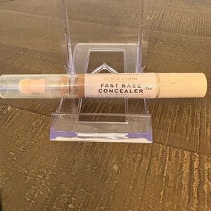 Makeup Revolution Fast Base Concealer C13
